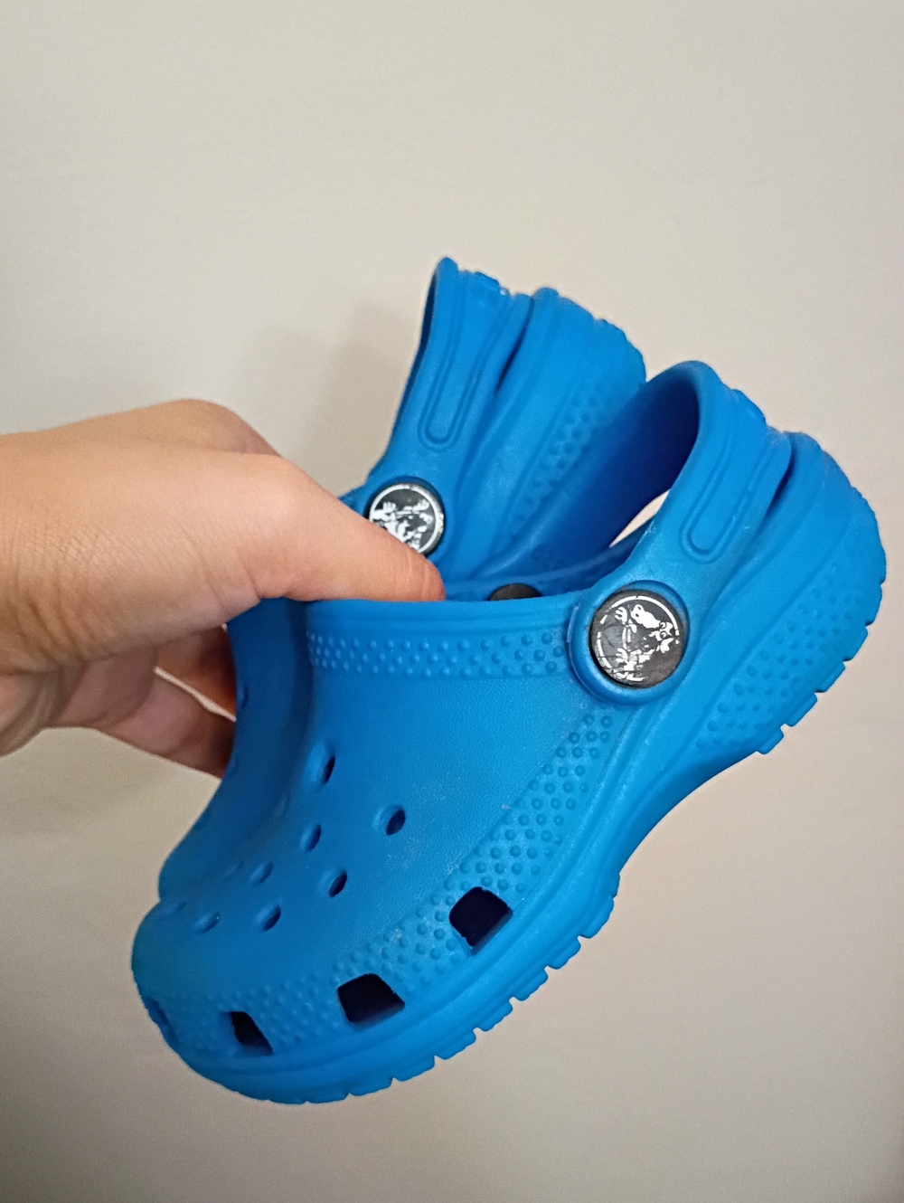 CROCS Baby/Toddler (7) Classic Clog in Bright Blue - Picture 4 of 4